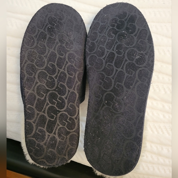 Ugg Men's Slippers - Picture 2 of 6